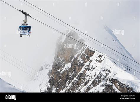 Malerische Aussicht Auf Den Titlis Rotair Kreisf Rmigen Bahn In