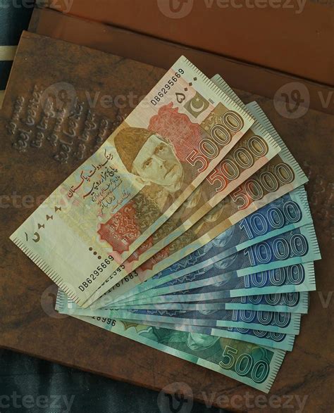 who is in the $100 bill might change in a new currency update 14