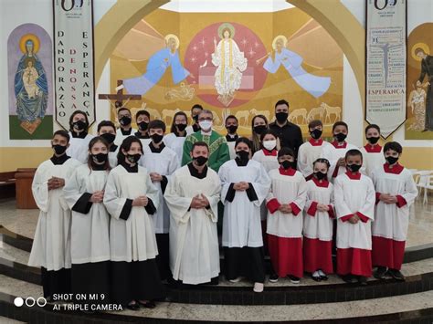 Novos Acólitos E Coroinhas São Instituídos Na Catedral