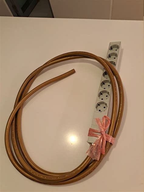 Van Den Hul The Mainstream Hybrid power cable