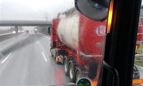 Gay Trucker Sex Mit Schwulem LKW Fahrer Auf Der Autobahn Unterwegs