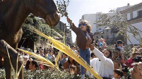 FOTOS DOMINGO DE RAMOS PONTEVEDRA Cientos De Fieles Acuden A La