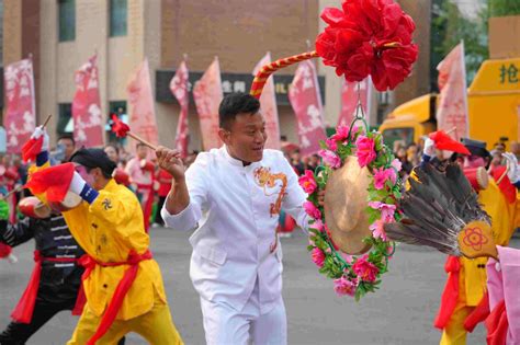 翼城非遺表演“玩轉”臨汾貢院街 新華網