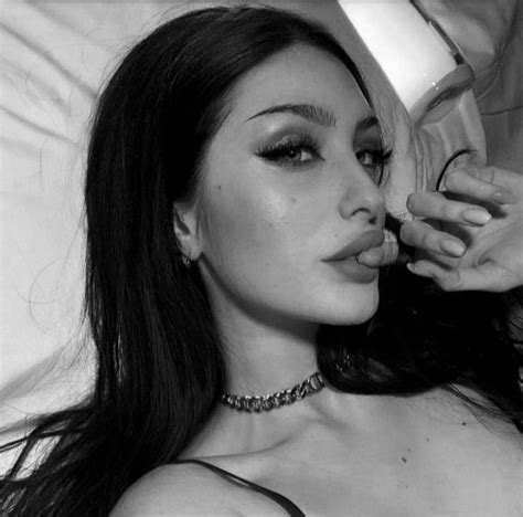 Pin by Notah Totah on سنابات Brunette girl Black and white aesthetic Women