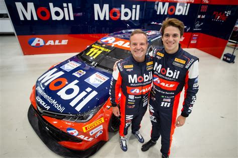 Piloto Da Equipe Mobil Full Time Sports Rubens Barrichello Abre A