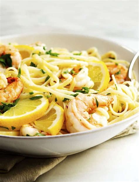 Easy And Healthy Lemon Garlic Shrimp Pasta With Succulent Shrimp And A