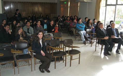 Poema de Pablo Neruda fue centro de análisis en conferencia de