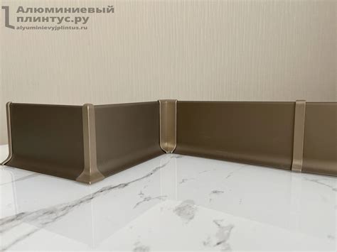 Плинтус алюминиевый Л-образный Анодированный Бронза (40х10х3000 мм ...