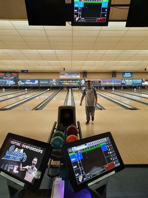 Landmark Lanes: 3225 N Dries Ln, Peoria, IL - Illinois Places