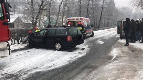 IWONICZ Zderzenie dwóch osobówek i busa na ul Długiej