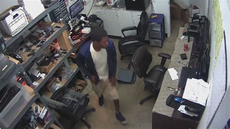 Thief Leaves Cellphone Behind During Cellphone Repair Store