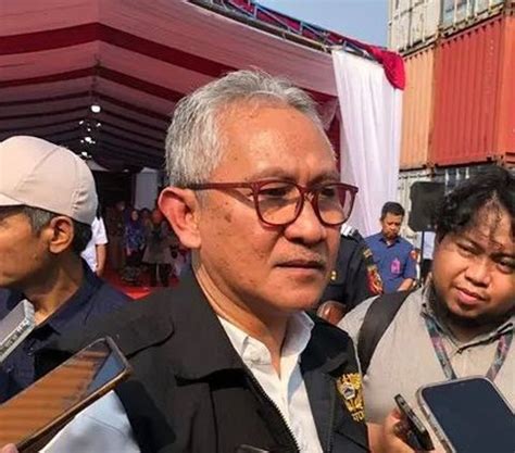 Tengah Jadi Sorotan Intip Koleksi Mobil Mewah Dirjen Bea Cukai Mobil