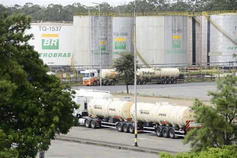 Gasolina Vai Subir Petrobras N O Reajusta Pre O H Mais De Dias