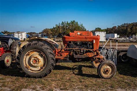 1957 Ford 900 Hi Clearance Row Crop Tractor Editorial Stock Image Image Of Agricultural