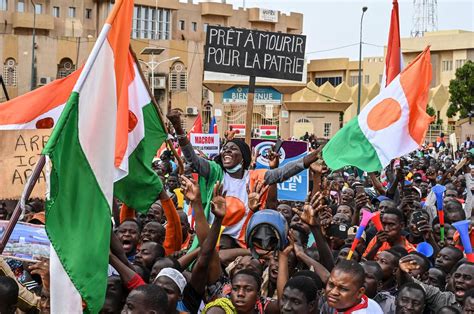 Coup DÉtat Au Niger Des Milliers De Personnes Manifestent à Niamey