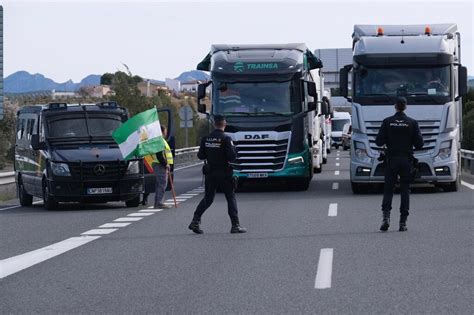 Tractorada en Málaga la manifestación de los agricultores en fotos