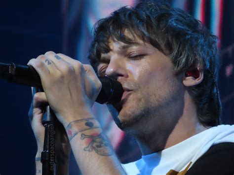 Louis Tomlinson Updates On Twitter Louis Tomlinson En El Escenario