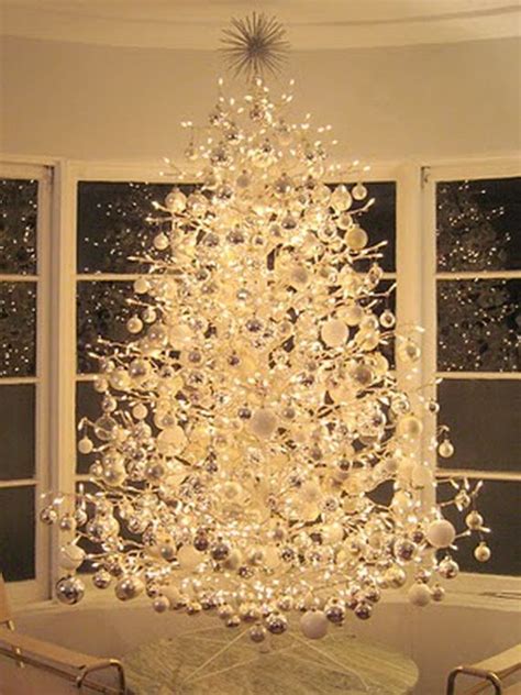 20+ White Christmas Tree Lights Ideas - HMDCRTN