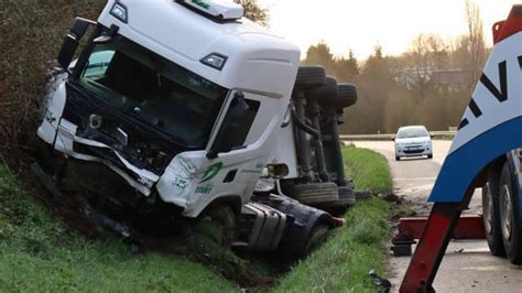 Ille Et Vilaine Une Collision Entre Un Poids Lourd Et Une Voiture Fait