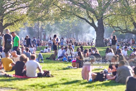 The Festival Atmosphere In The London Fields Park London In Spring High-Res Stock Photo - Getty ...