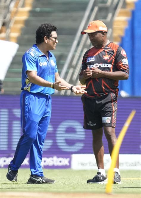 Old Friends Sachin Tendulkar And Brian Lara Catch Up Before The Game