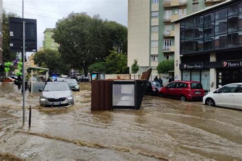 Milano le immagini della città allagata in Zona Niguarda Corriere it