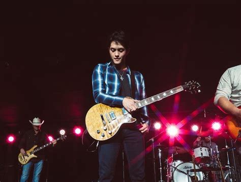 Pin By Sharon Wheat On Laine Hardy Electric Guitar Hardy Concert