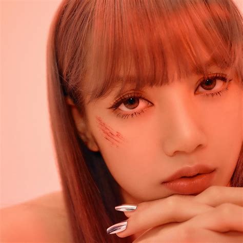 6-HQ-BLACKPINK-Lisa-Kill-This-Love-Photocard-with-bruises-scar-makeup-1