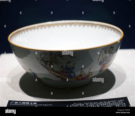 Ming Dynasty porcelain Stock Photo - Alamy