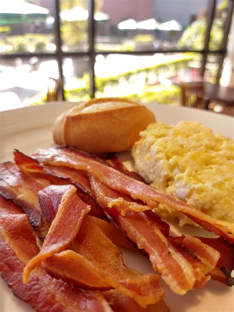 Aprenda A Fazer Um T Pico Caf Da Manh De Hotel Bacon E Ovos