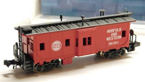 N Scale Rivarossi 9374 Caboose Bay Window Norfolk West