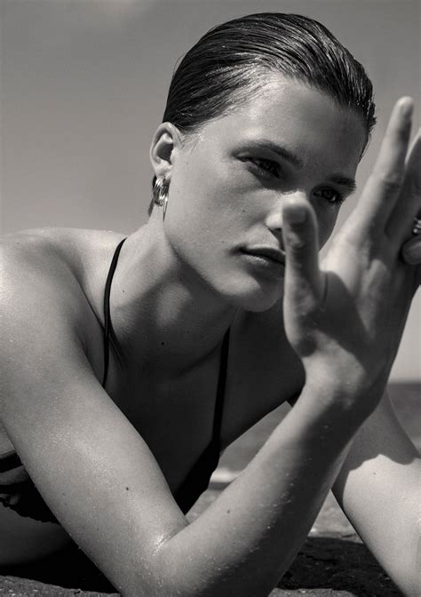 Julia Van Os Nude By Alexandra Nataf VoyeurFlash