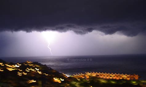 Capri Temporale Notte Di Fulmini Le Foto