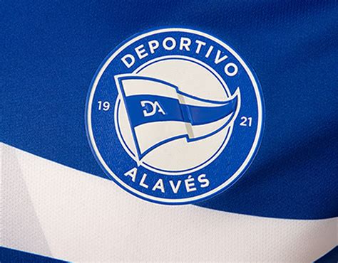 Cuarta camiseta Kelme del Deportivo Alavés 2021