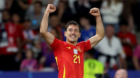 Espanha vence a Inglaterra e se torna primeira tetracampeã da Eurocopa