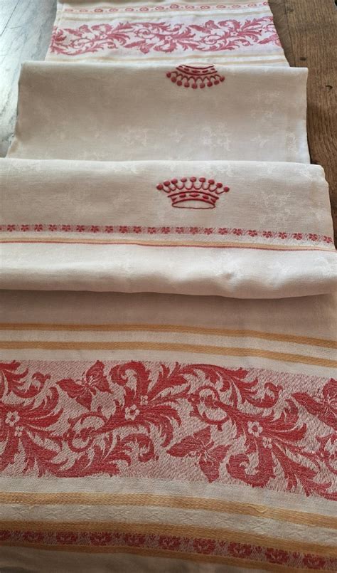 Proantic Nappe Damassee Rouge Et Or Xix Me Sous Couronne Comtale