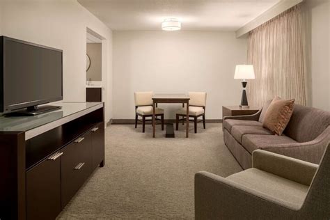 Embassy Suites by Hilton Milwaukee Brookfield Brookfield | Bookonline.com