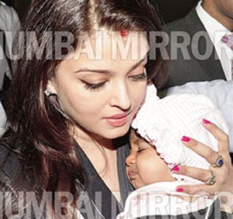 Aaradhya Bachchan with mother Aishwarya Rai Bachan at age 10 months ...