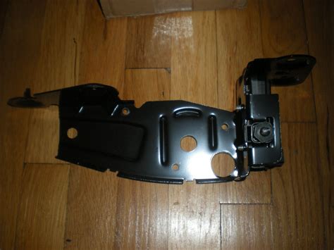 New OEM 2014 2017 Ford Expedition Windshield Wiper Motor Bracket 9L1Z