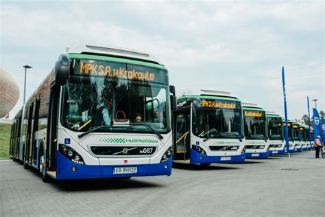 Kraków Volvo dostarczyło 12 przegubowych autobusów hybrydowych