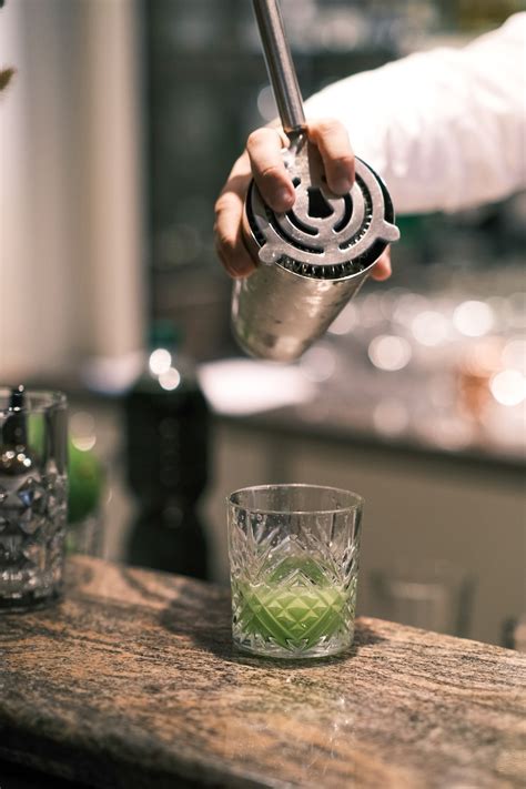 Le basil smash un cocktail rafraîchissant aux saveurs d été Crème