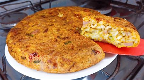 Torta De Arroz Amanhecido De Frigideira Pronta Em Minutos Poucos