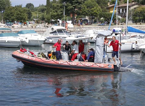 Ferito Dalle Eliche Del Gommone Giovane In Vacanza Muore Sul Lago Di Garda