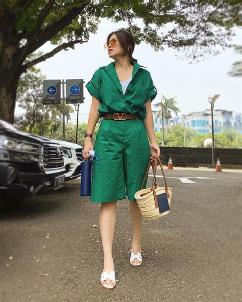 10 Mix And Match Outfit Dengan Handbag Ala Agatha Suci Kece