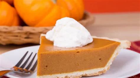 Fresh Pumpkin Pie Recipe! - My Amazing Crafts