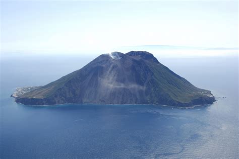 Isola Stromboli Harbor in Italy - harbor Reviews - Phone Number ...