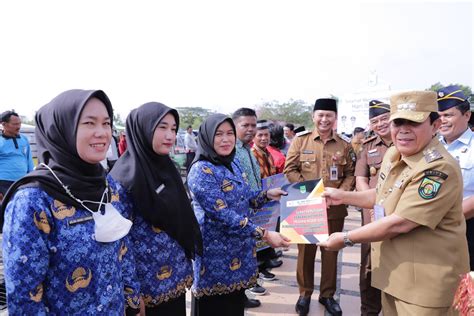 165 CPNS Formasi 2019 Rohul Terima SK Pengangkatan PNS Pada Upacara PHI