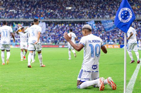 Cruzeiro vence o Vitória e coloca Rubro Negro na zona de rebaixamento