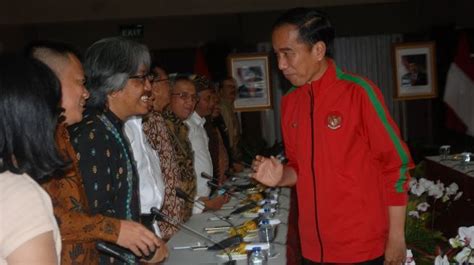 Nonton Persib Vs Sriwijaya Jokowi Ingatkan Pentingnya Kompetisi