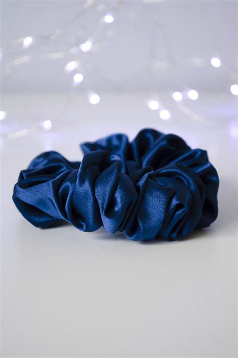 Купить синюю резинка для волос из натурального 100% шелка